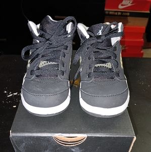 I'm selling these barely worn toddler boys Jordan V in Black/White/Cool Grey